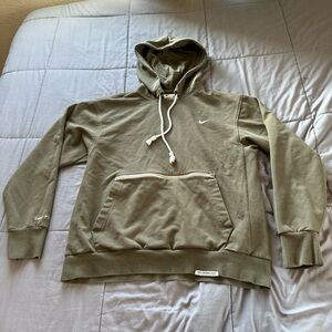 Nike Men's Dri-FIT Standard Issue Pullover  Hoodie in Medium Olive